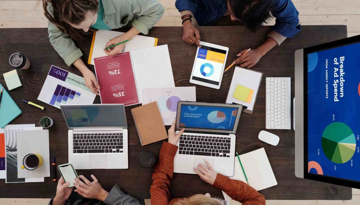Una estrategia de marketing digital bien ejecutada puede aumentar la visibilidad, atraer nuevos clientes y fidelizar a los existentes de tu marca.