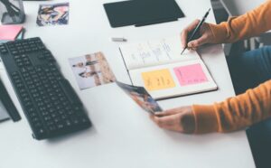 Las empresas necesitan maximizar su inversión en marketing y obtener resultados tangibles. Aquí es donde entra en juego una agencia de performance, especializada en estrategias publicitarias digitales.